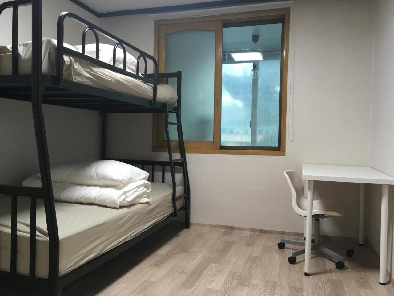 Busan Backpackers Kamer foto