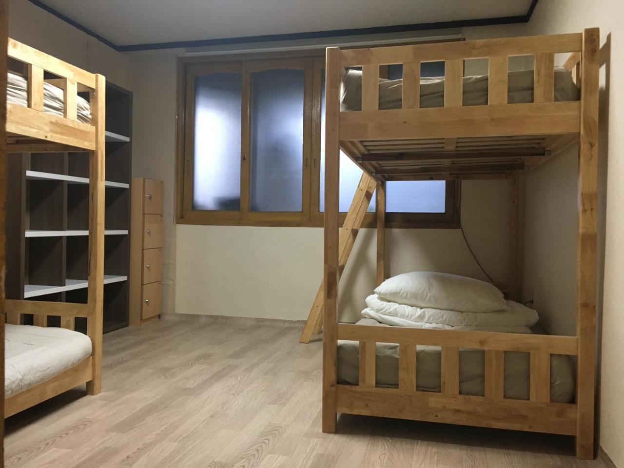 Busan Backpackers Buitenkant foto